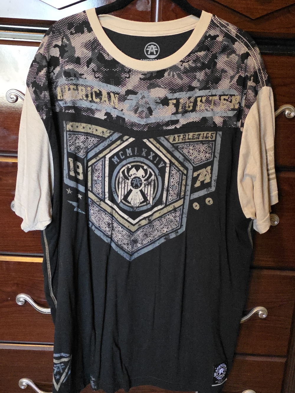 American Fighter Men's Black and Beige Graphic Tee sz 3xl